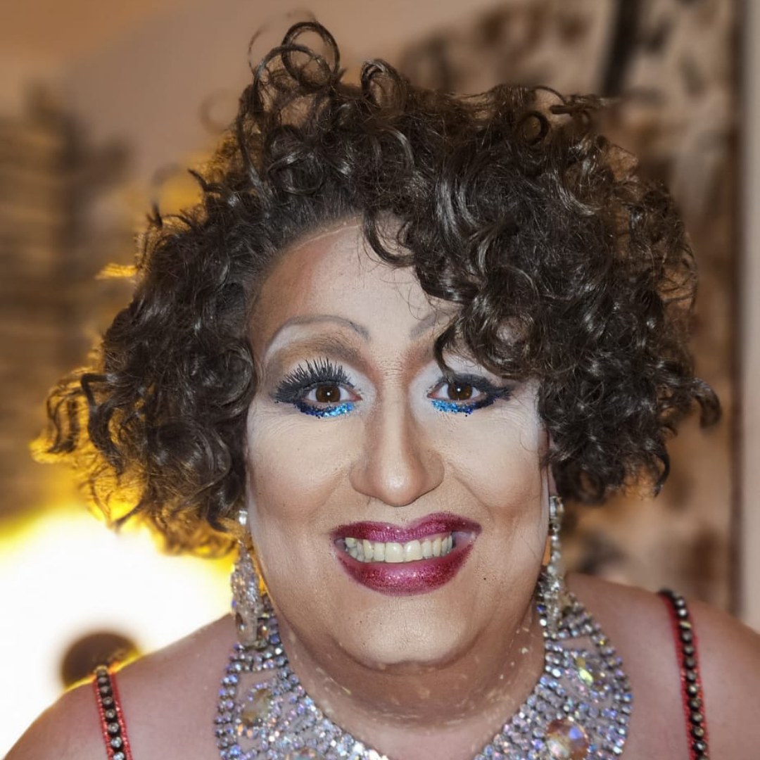 Portrait von Carla Gold